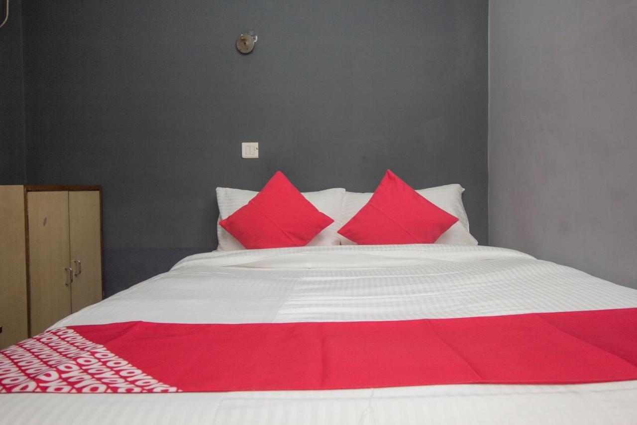 OYO 16041 Hotel Golden Moments Shiliguri Exterior foto
