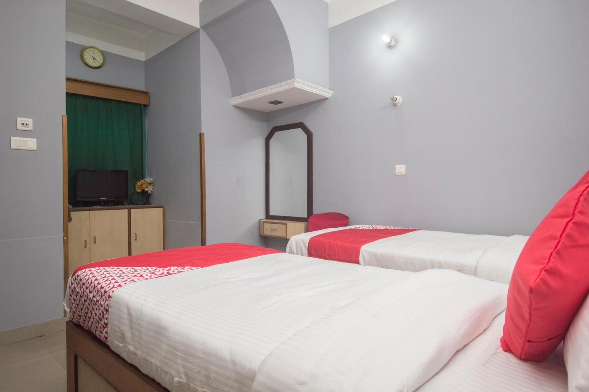 OYO 16041 Hotel Golden Moments Shiliguri Exterior foto