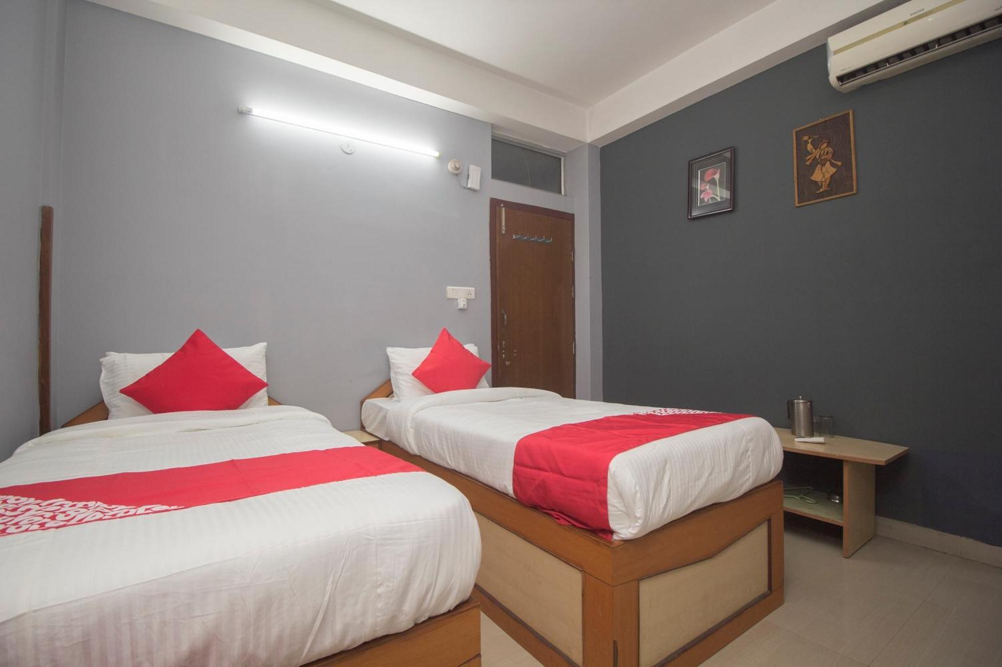 OYO 16041 Hotel Golden Moments Shiliguri Exterior foto