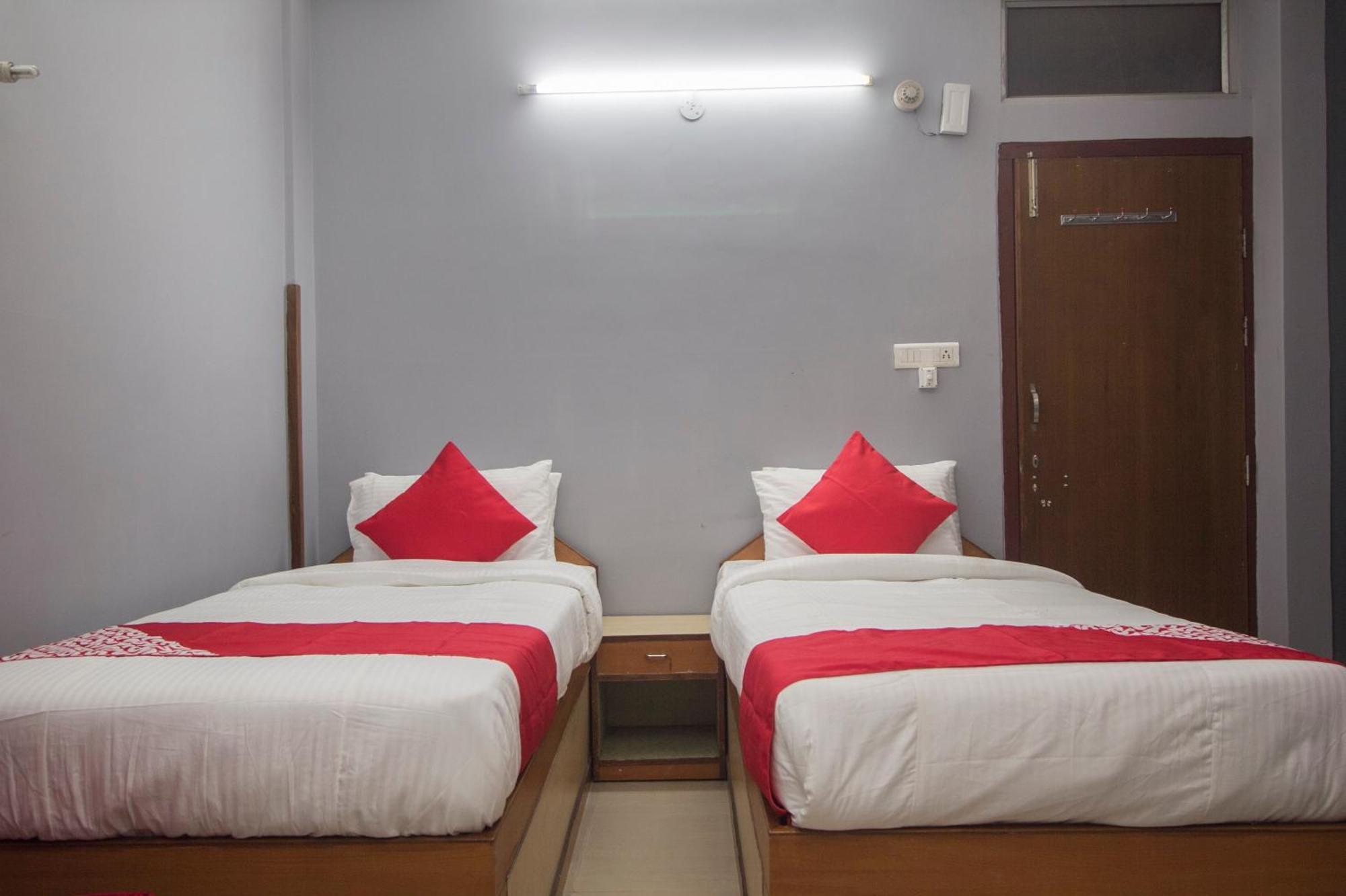 OYO 16041 Hotel Golden Moments Shiliguri Exterior foto