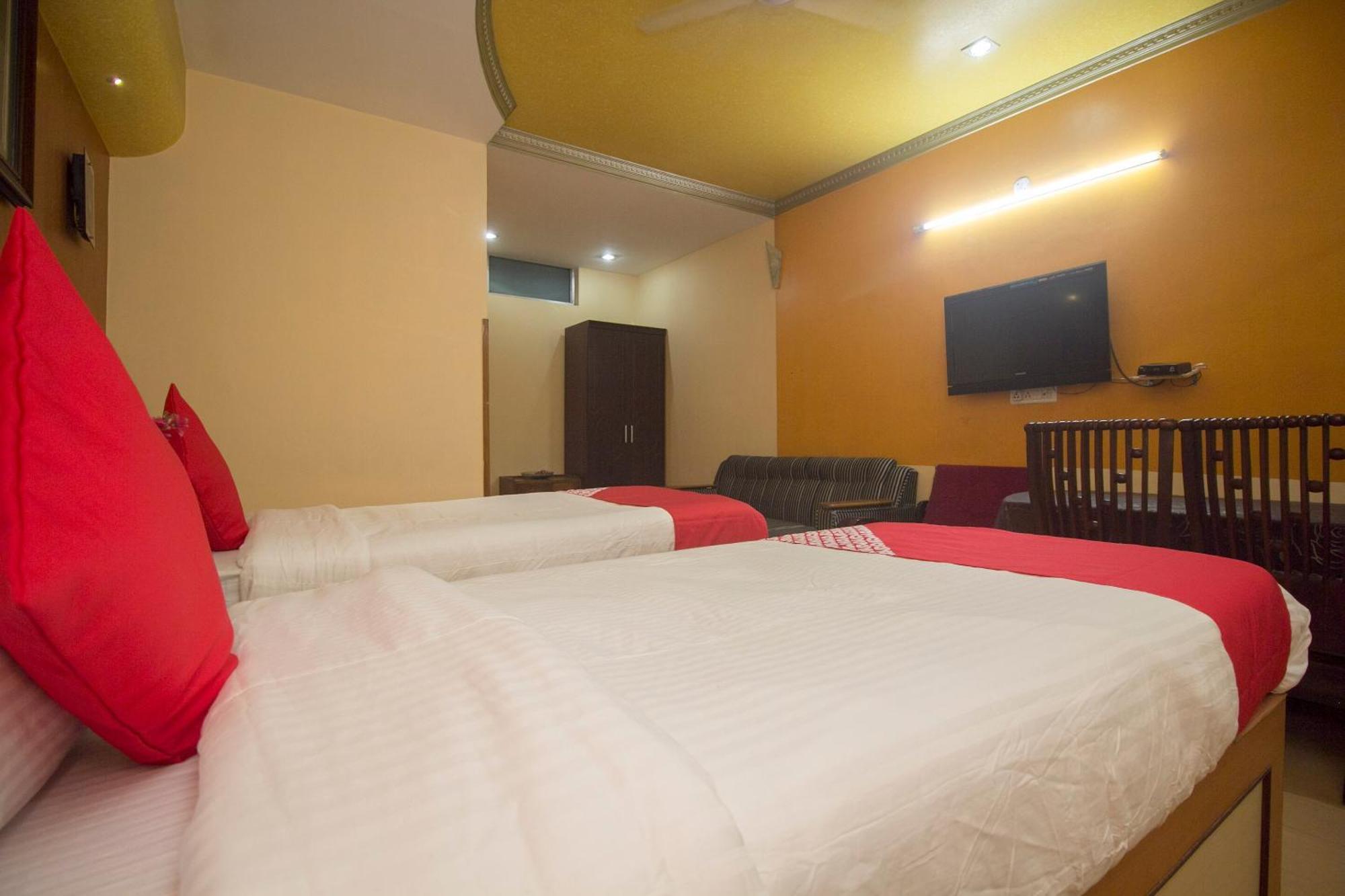 OYO 16041 Hotel Golden Moments Shiliguri Exterior foto
